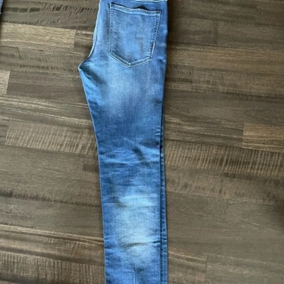 NWOT Neuw Demim - Distressed Ray Tapered - Size: 31/34 - Picture 2 of 3